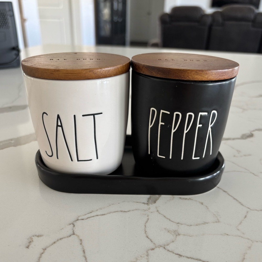 🍃🦋 Rae Dunn Artisan Collection Ceramic Salt and Pepper Cellars with Base